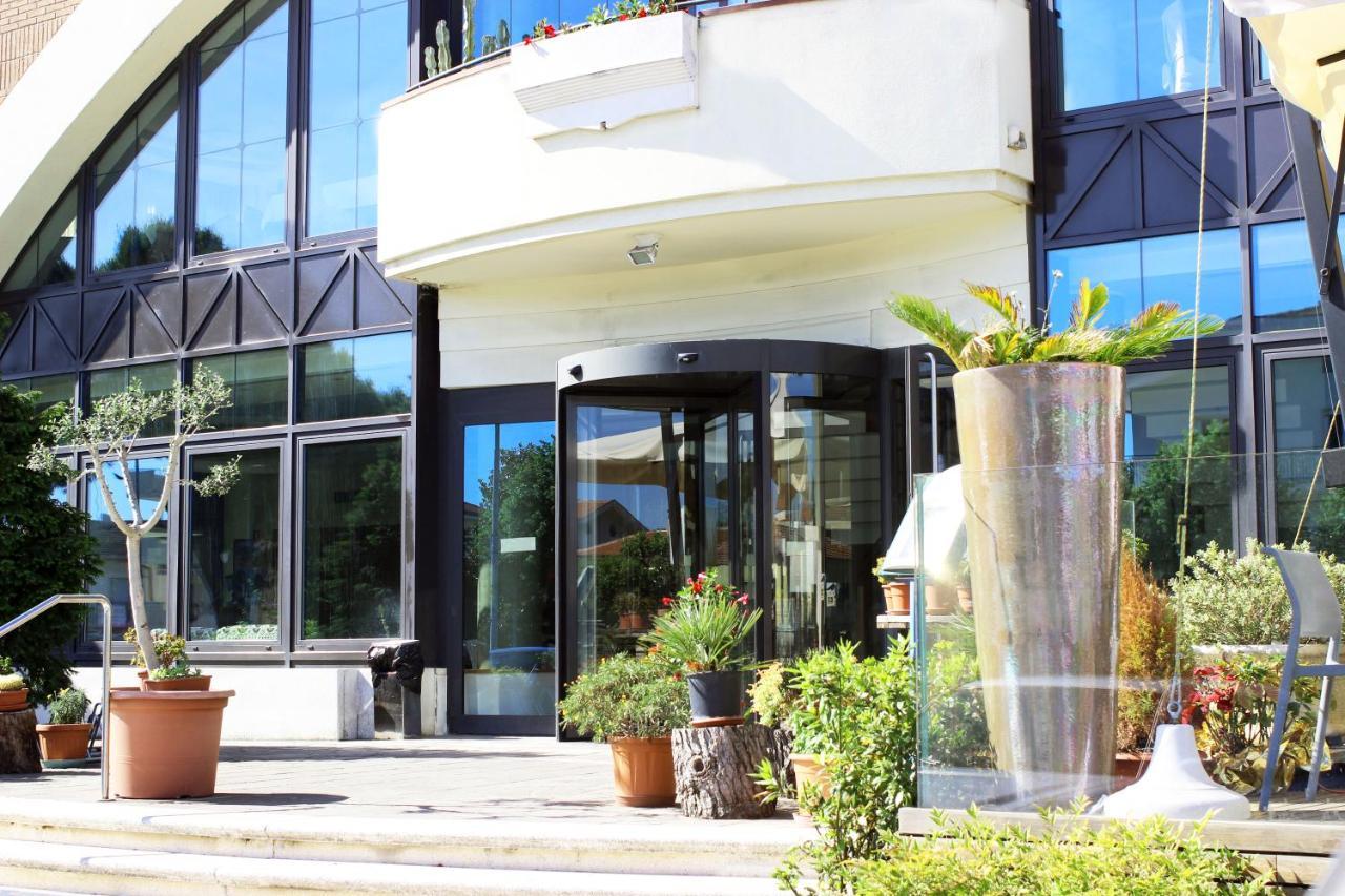 Hotel Ombra Riccione Exterior photo